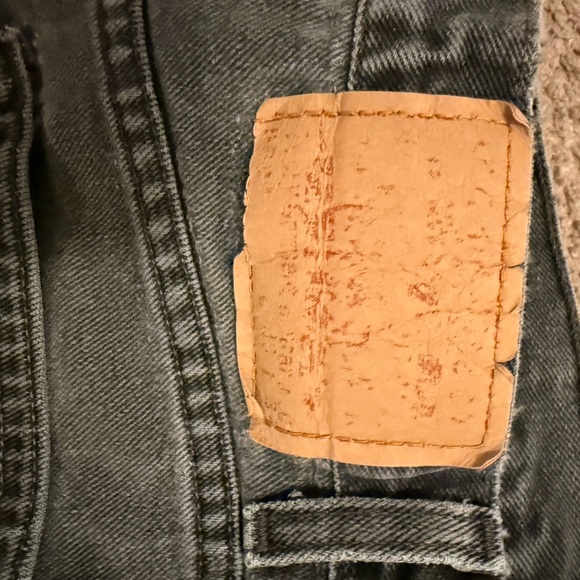 Men's Black Levi 550 jeans. 36x32 - Picture 4 of 5